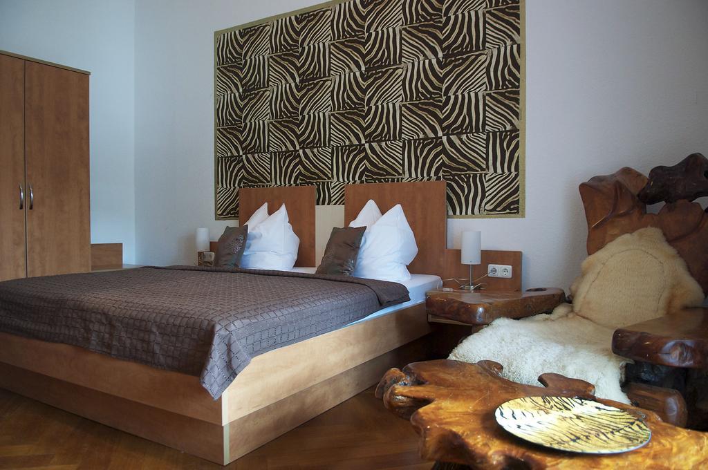 Hotel Vier Loewen Traben-Trarbach Room photo